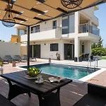 Dioni Pool House Villa *