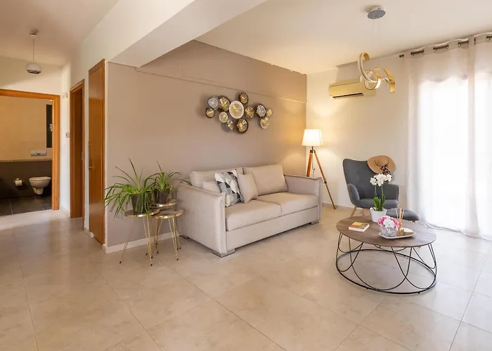 Dioni Pool House إياليسوس