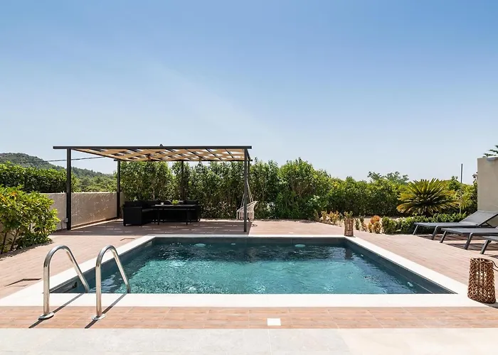 Dioni Pool House * イアリソス