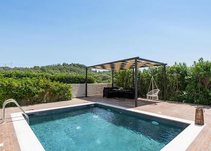 Dioni Pool House * イアリソス